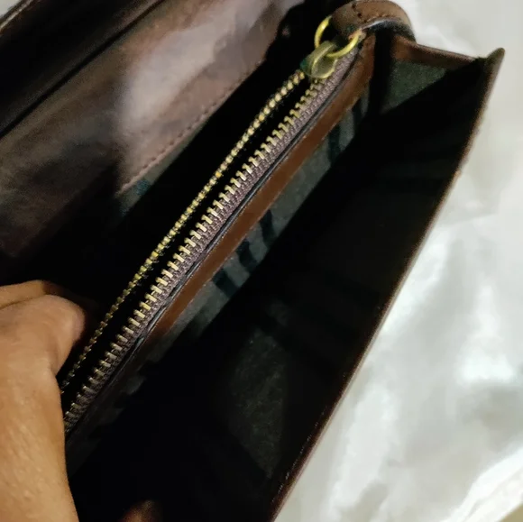Frye warm chocolate brown leather zippered pocket card slots wallet